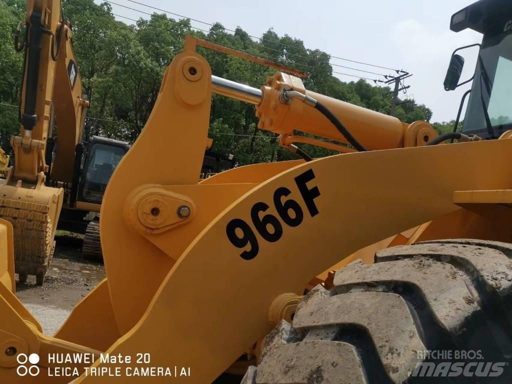 CAT 966 F Kolesni nakladalci