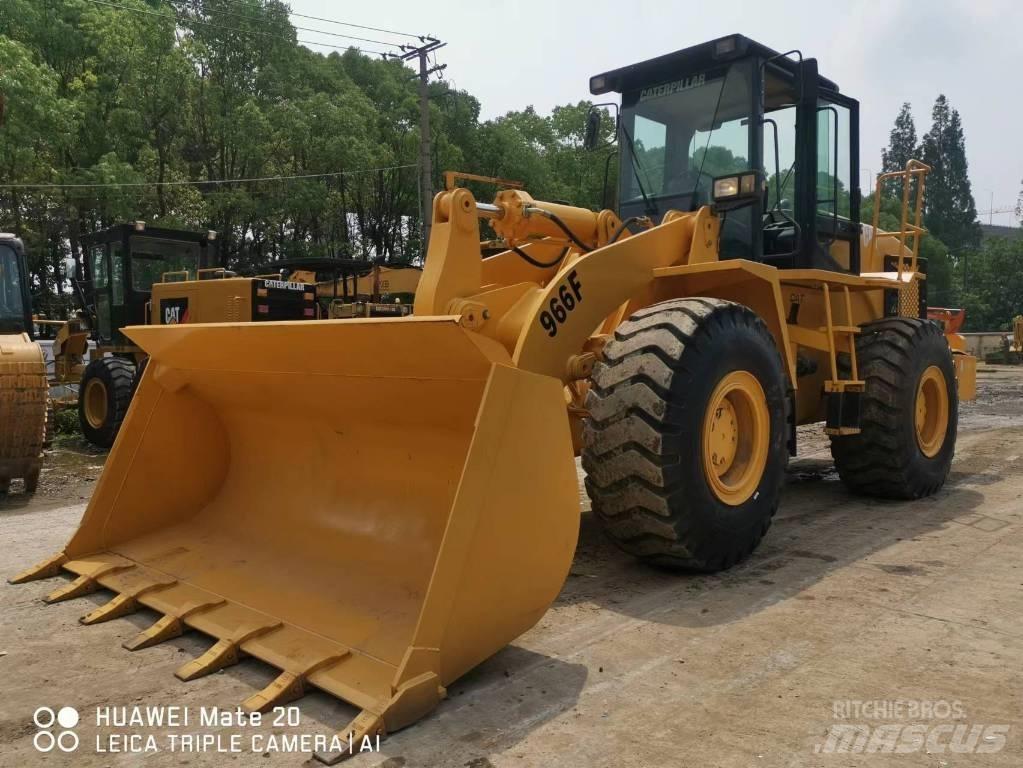 CAT 966 F Kolesni nakladalci