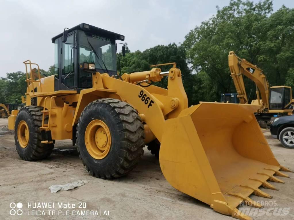 CAT 966 F Kolesni nakladalci