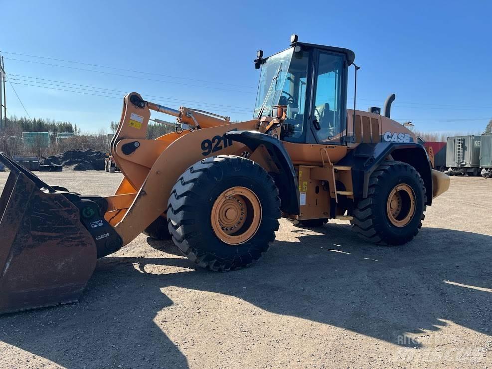 CASE 921 F Kolesni nakladalci