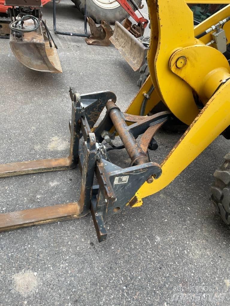 Komatsu WA 70 Kolesni nakladalci