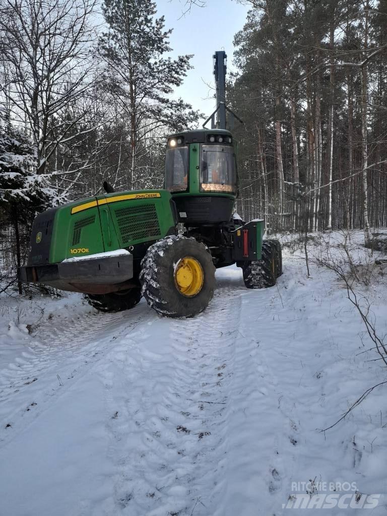 John Deere 1070 E Harvesterji