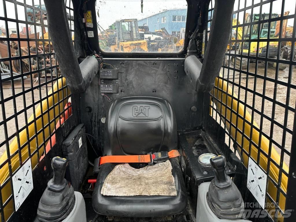 CAT 216 B 3 Skid steer mini nakladalci