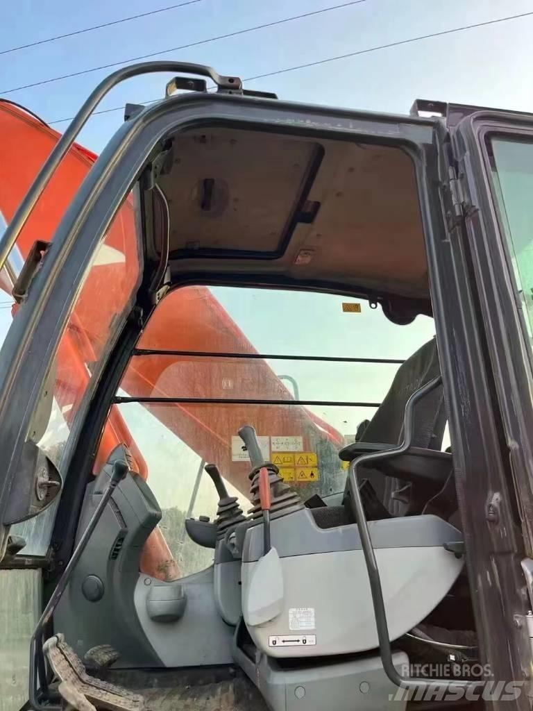 Hitachi ZX 300 Bagri goseničarji