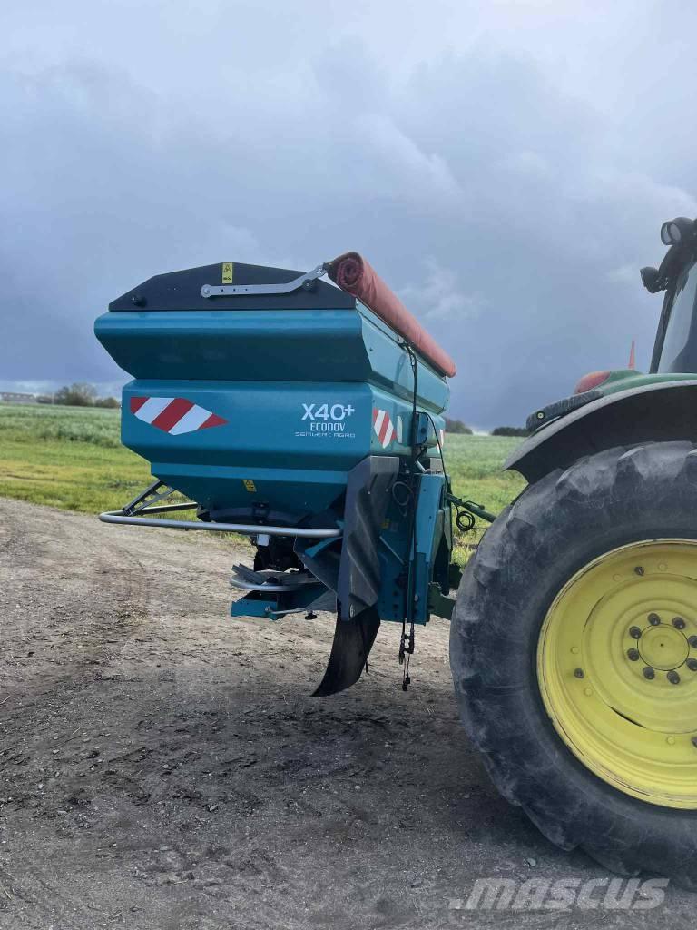 Sulky X40+ Trosilniki gnoja