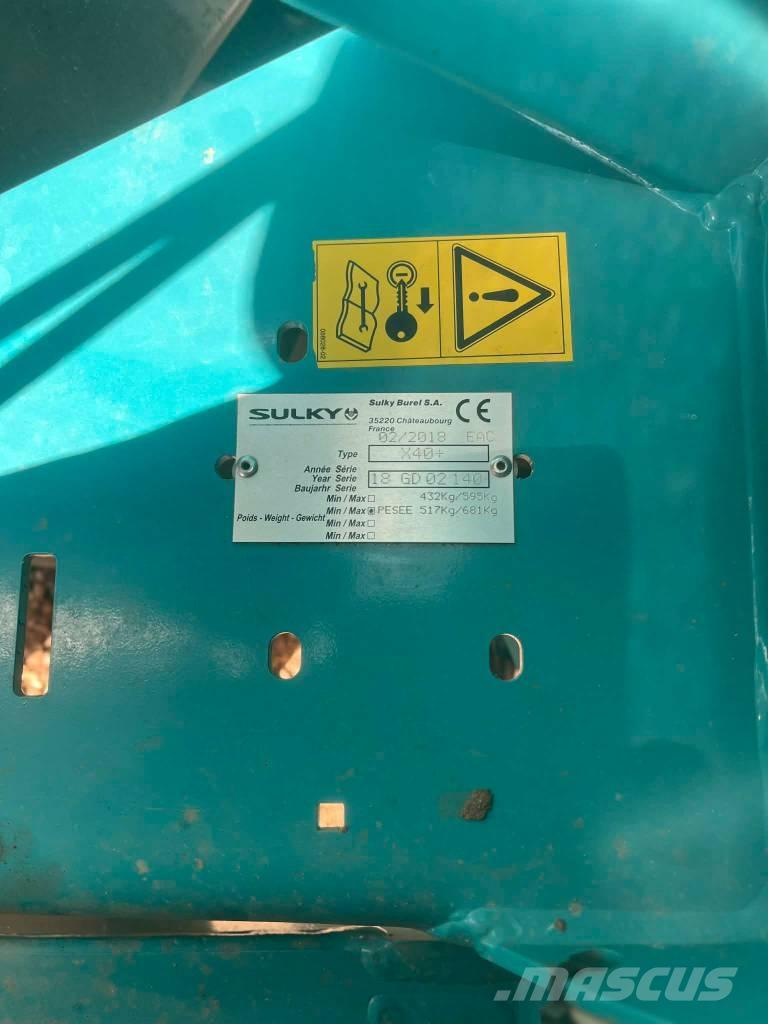 Sulky X40+ Trosilniki gnoja