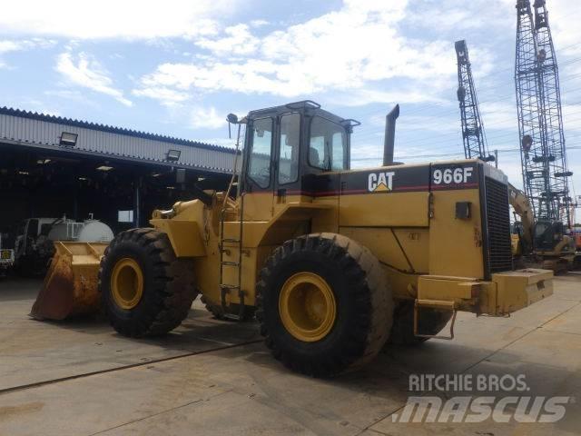 CAT 966 F Kolesni nakladalci