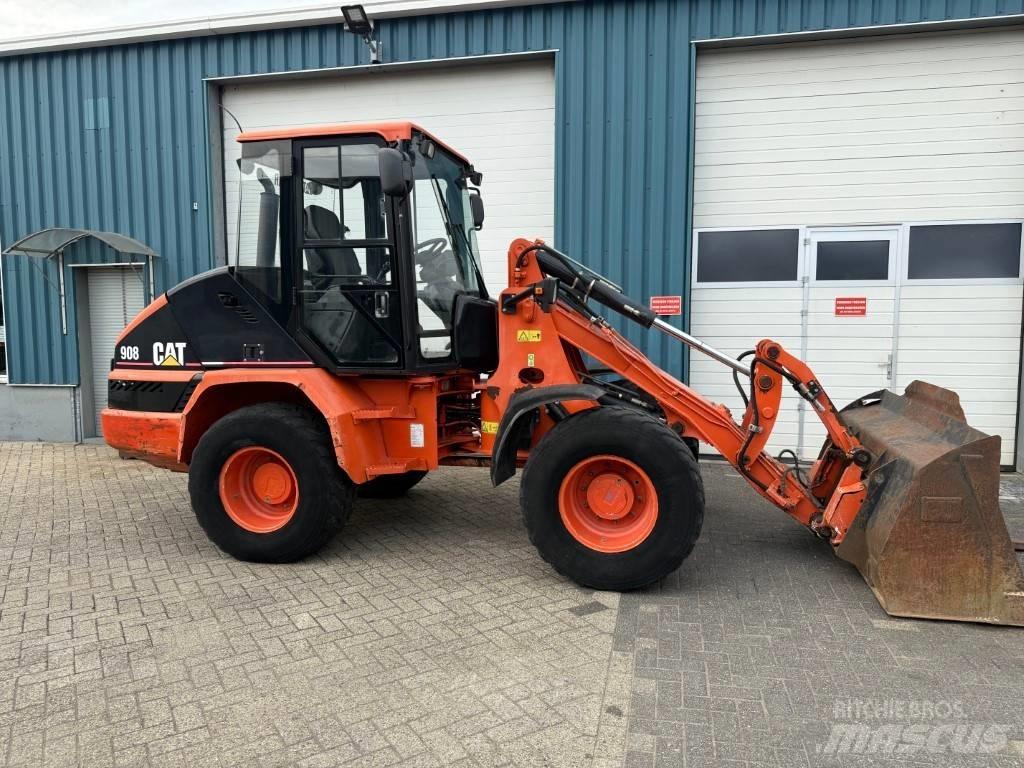 CAT 908 Kolesni nakladalci