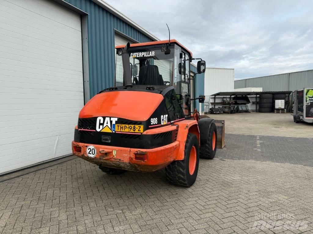 CAT 908 Kolesni nakladalci
