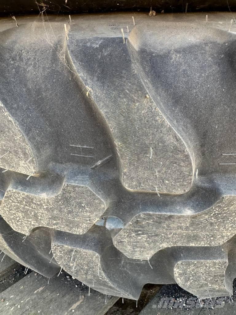 Dunlop 405/70R20 Gume, kolesa in platišča