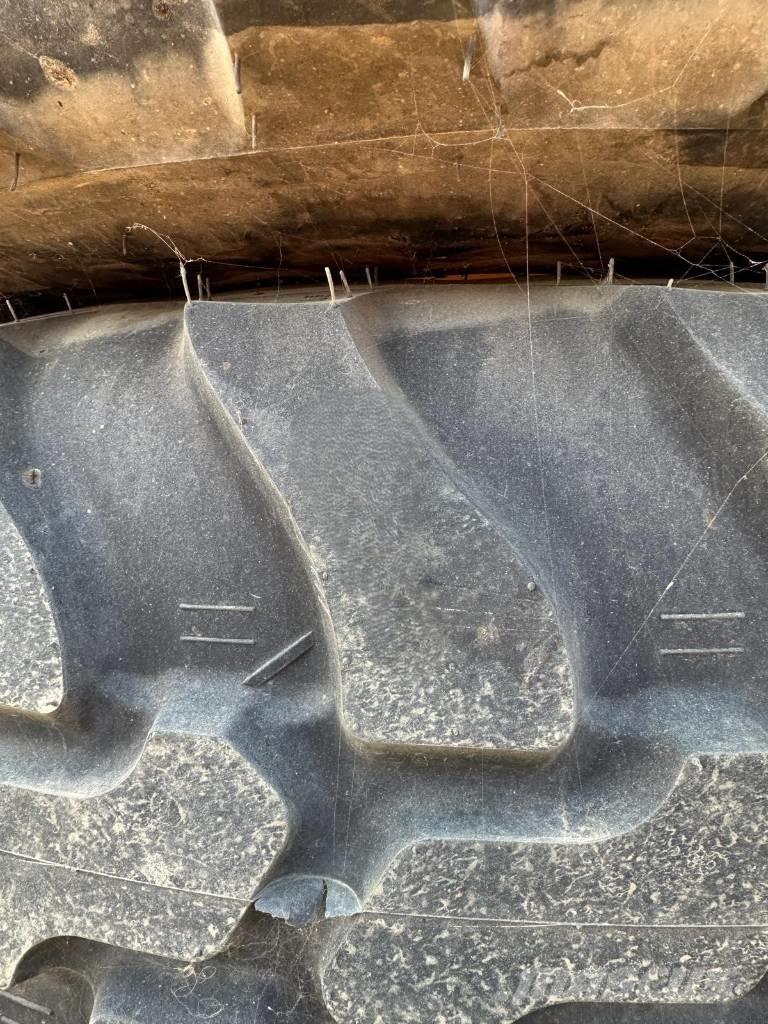 Dunlop 405/70R20 Gume, kolesa in platišča