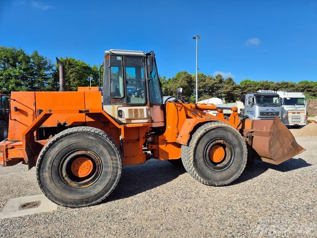 Hitachi FR 130 Kolesni nakladalci
