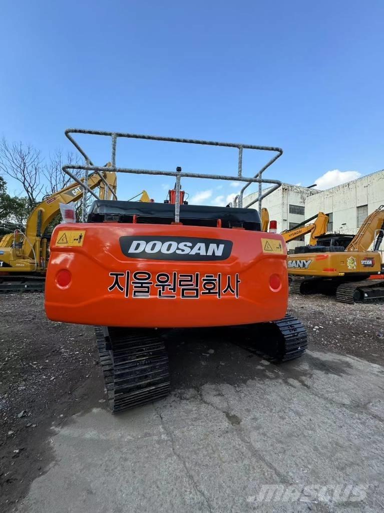 Doosan DX300 Bagri goseničarji