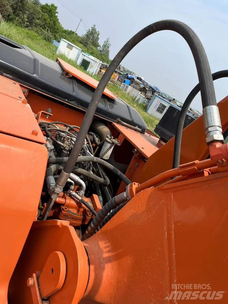 Doosan DH 225 Bagri goseničarji