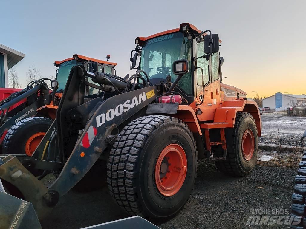 Doosan DL 220 Kolesni nakladalci