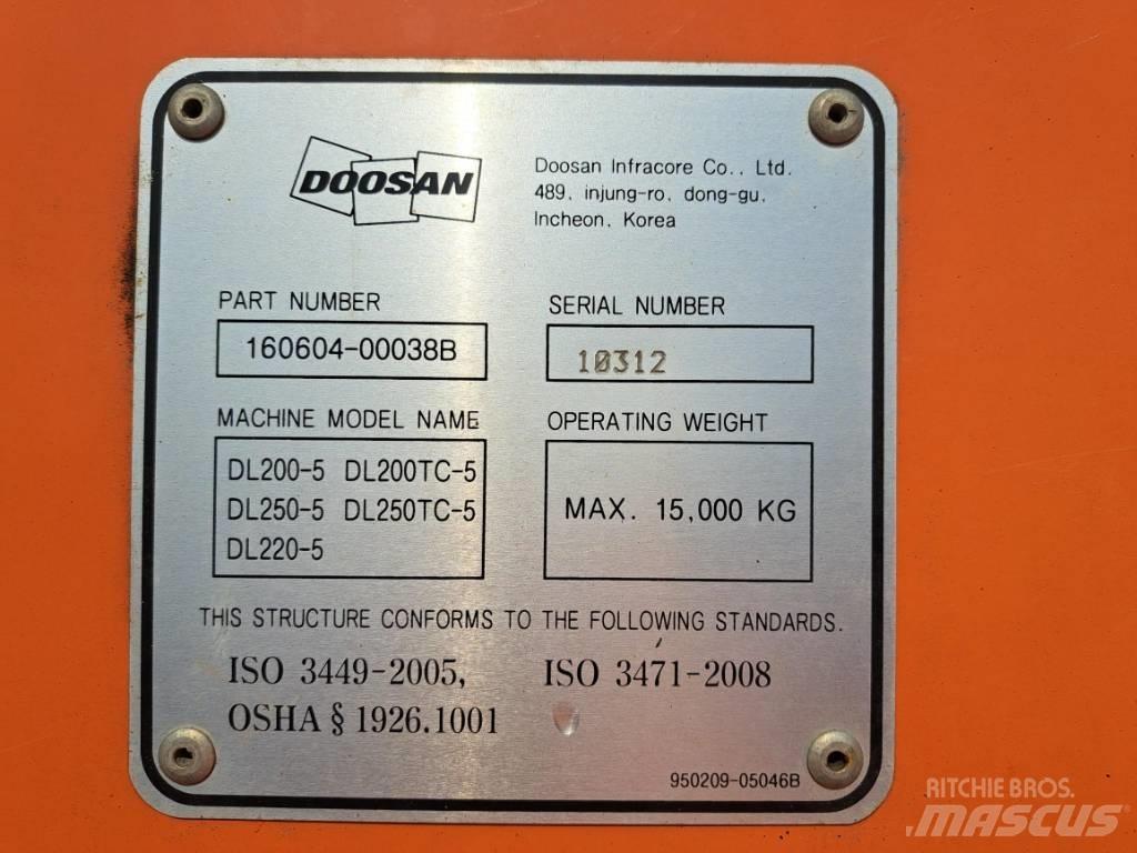 Doosan DL 220 Kolesni nakladalci