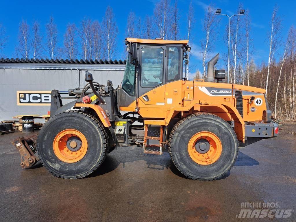 Doosan DL 220 Kolesni nakladalci