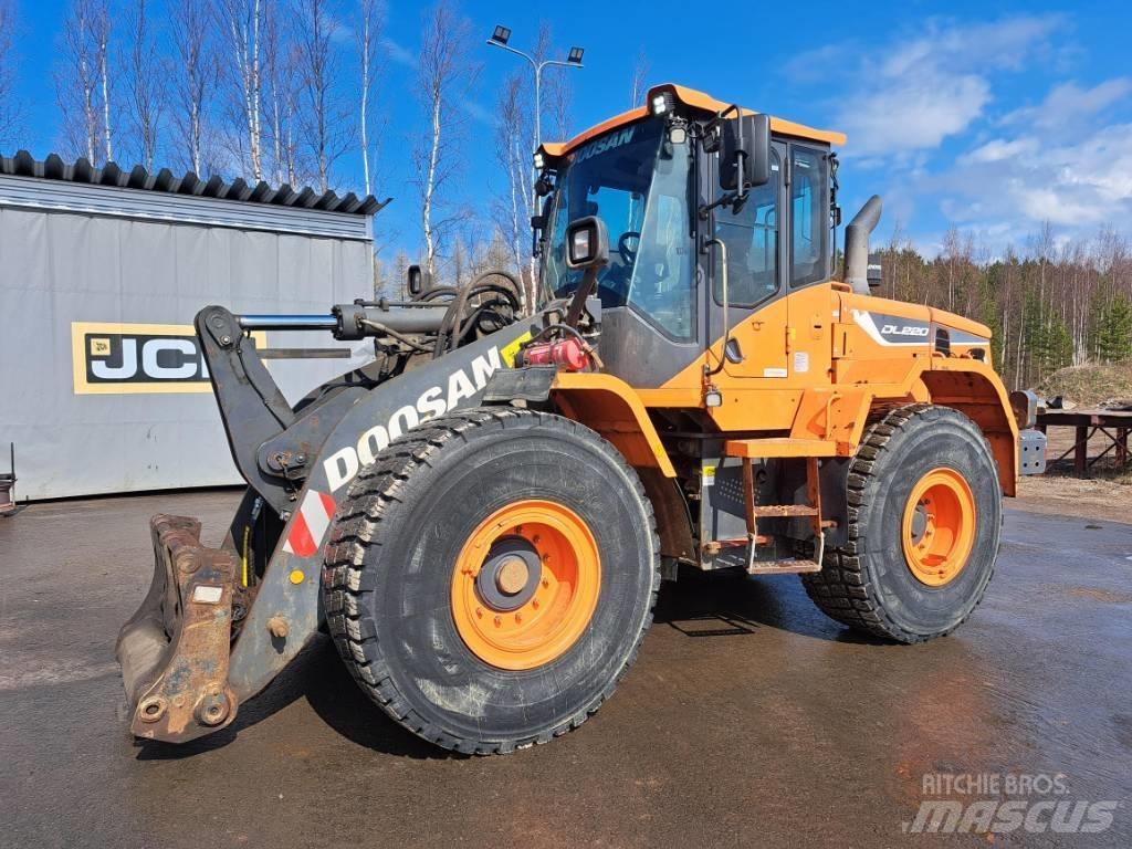 Doosan DL 220 Kolesni nakladalci