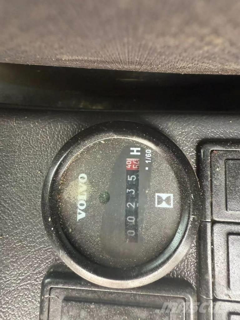 Volvo 140 Bagri goseničarji