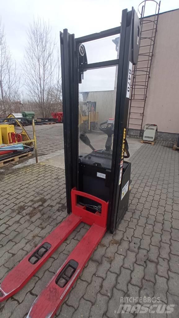 Hyster S1.4S Ročni električni viličar