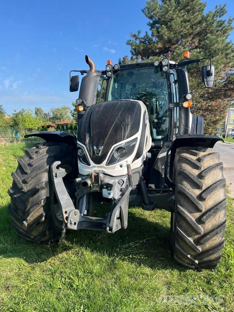 Valtra T234 Versu Traktorji
