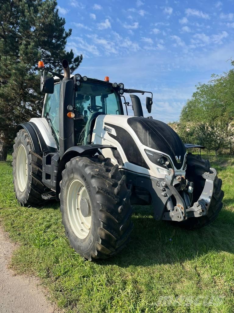 Valtra T234 Versu Traktorji
