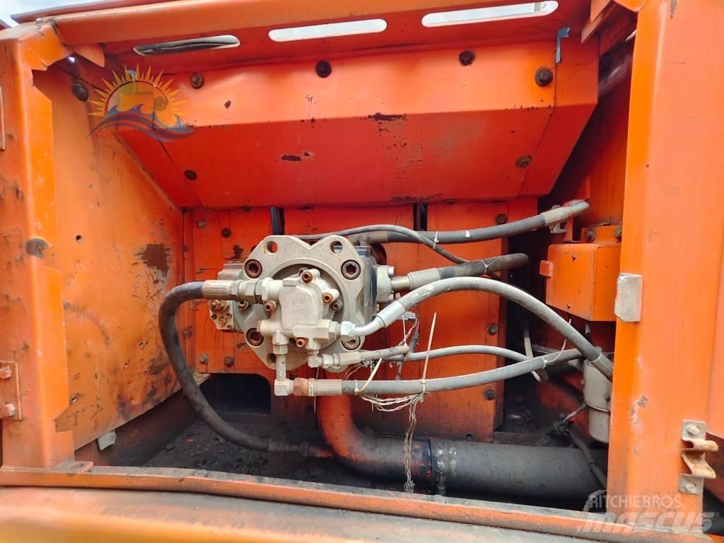 Doosan DX 300 LC Bagri goseničarji
