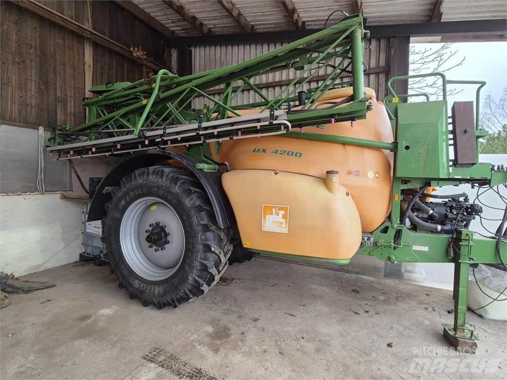 Amazone UX 4200 Vlečne škropilnice