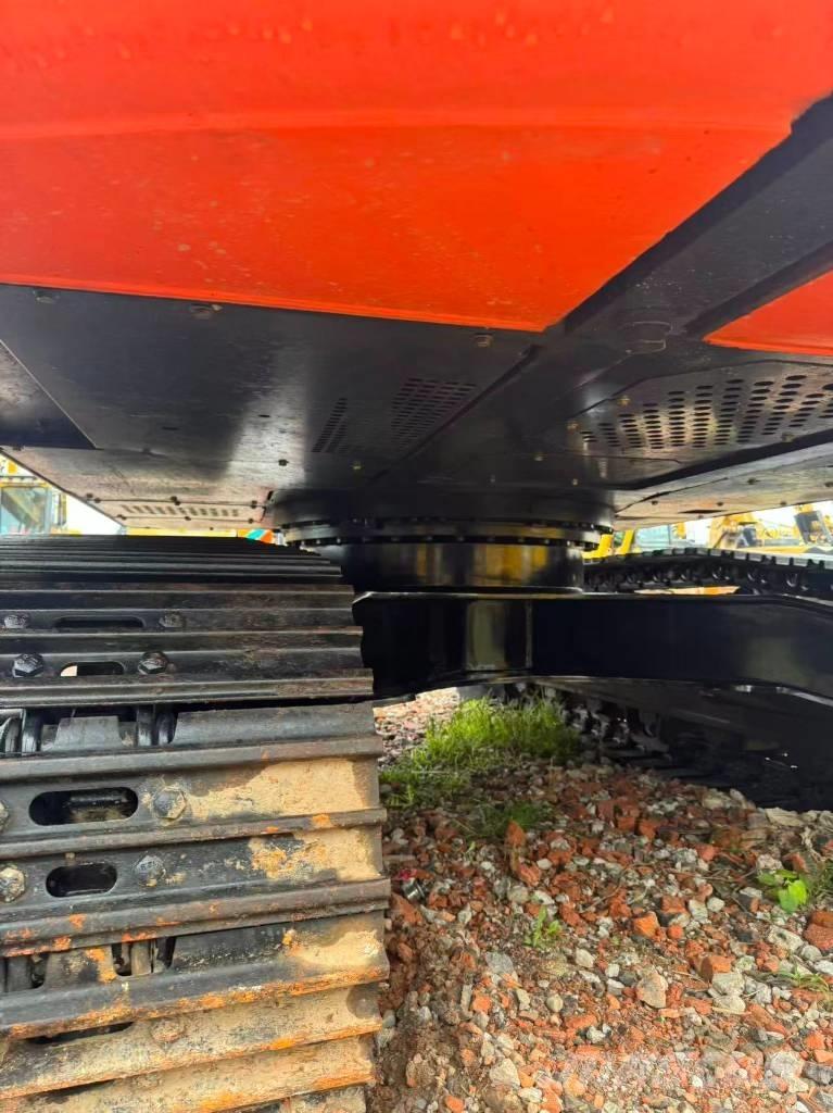 Hitachi ZX 200 Bagri goseničarji