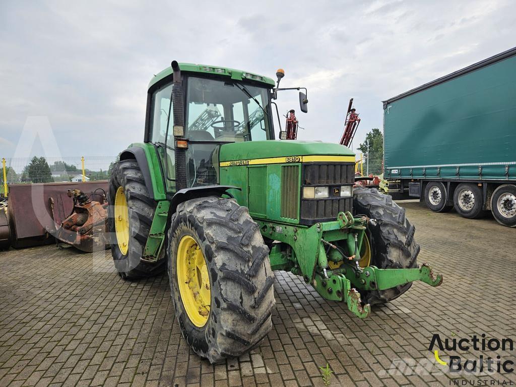 John Deere 6810 Traktorji