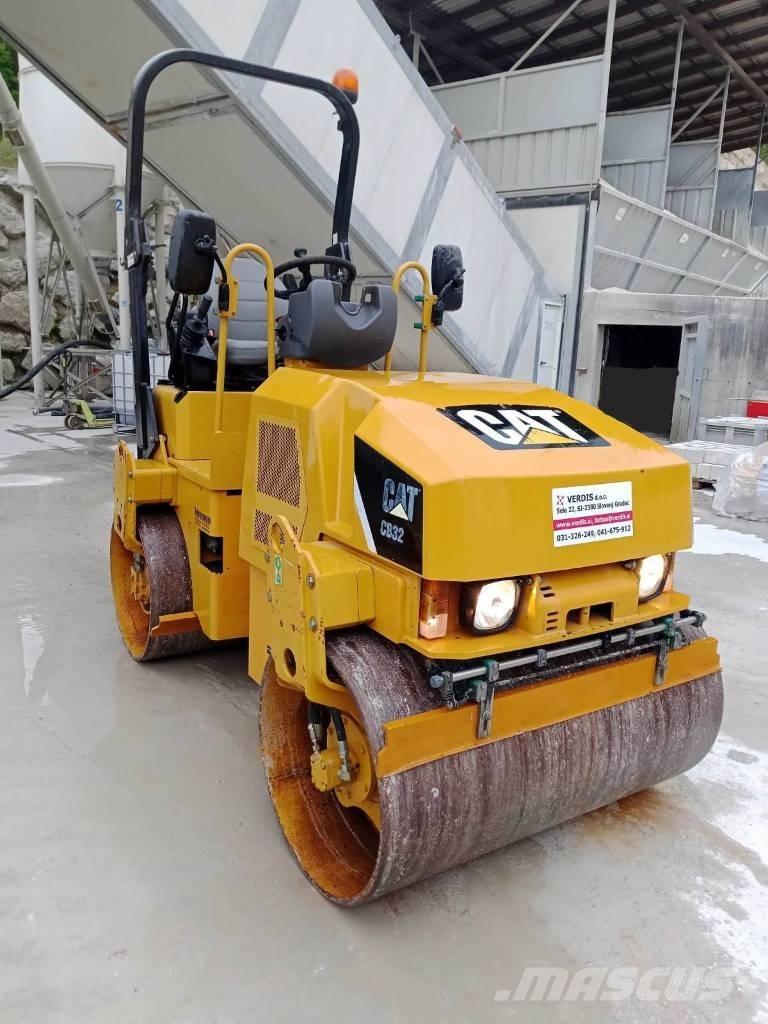 CAT CB 32 Dvojni valjarji