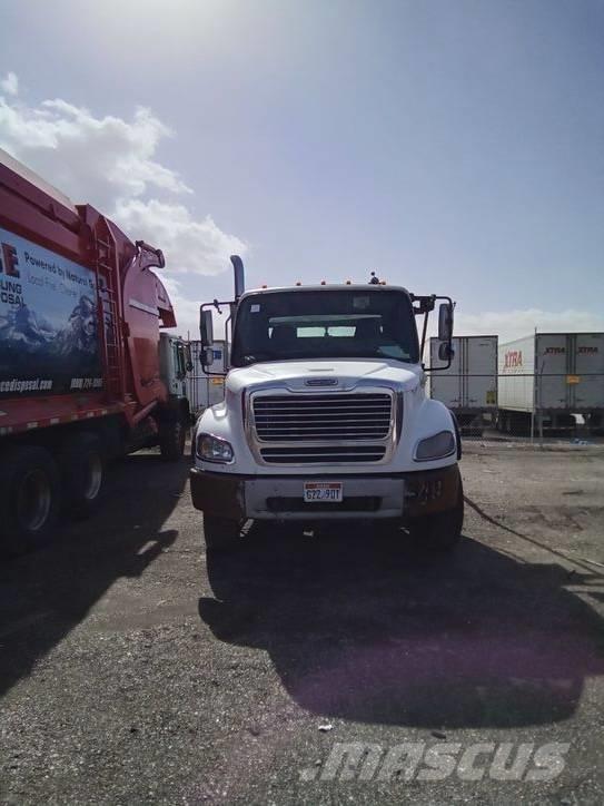 Freightliner M2 Razstavljivi tovornjaki z žičnimi dvigali