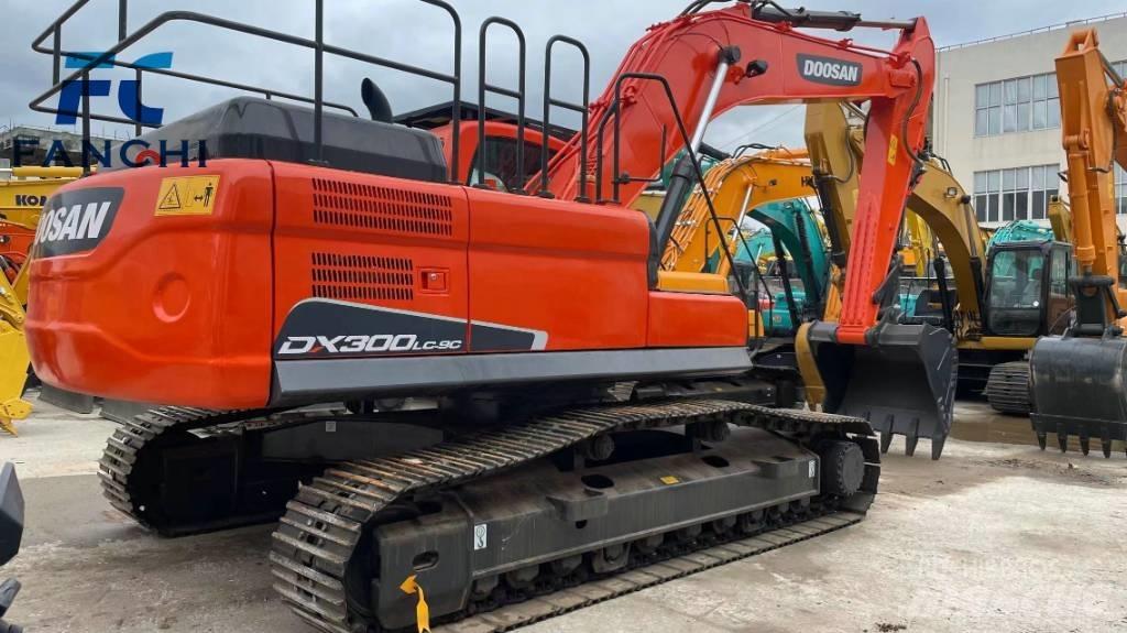 Doosan DX 300 LC Bagri goseničarji