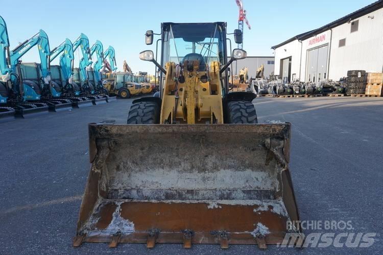 CAT 906 M Kolesni nakladalci