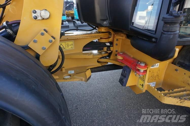 CAT 906 M Kolesni nakladalci