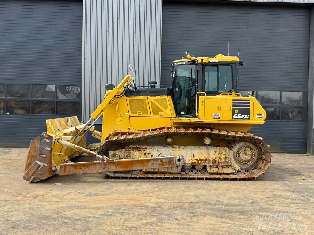 Komatsu D65PXi-18 Buldožerji goseničarji