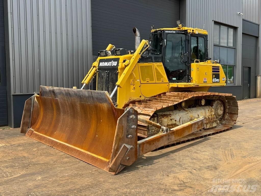 Komatsu D65PXi-18 Buldožerji goseničarji