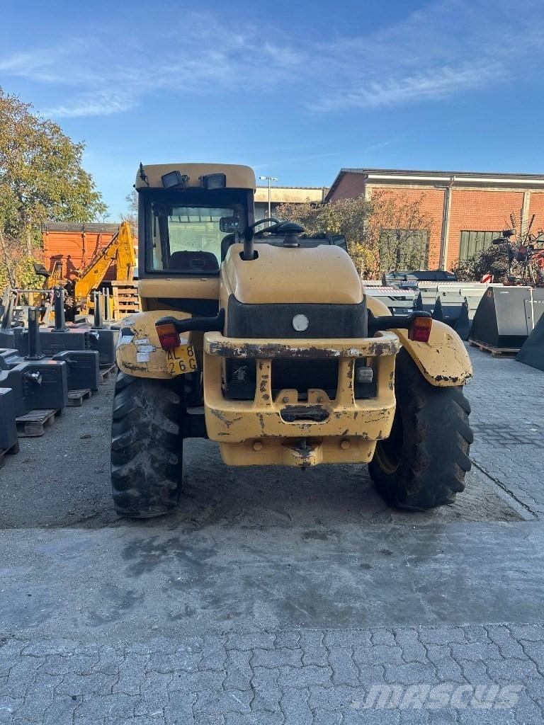 New Holland LM 640 Kmetijski teleskopski nakladalci