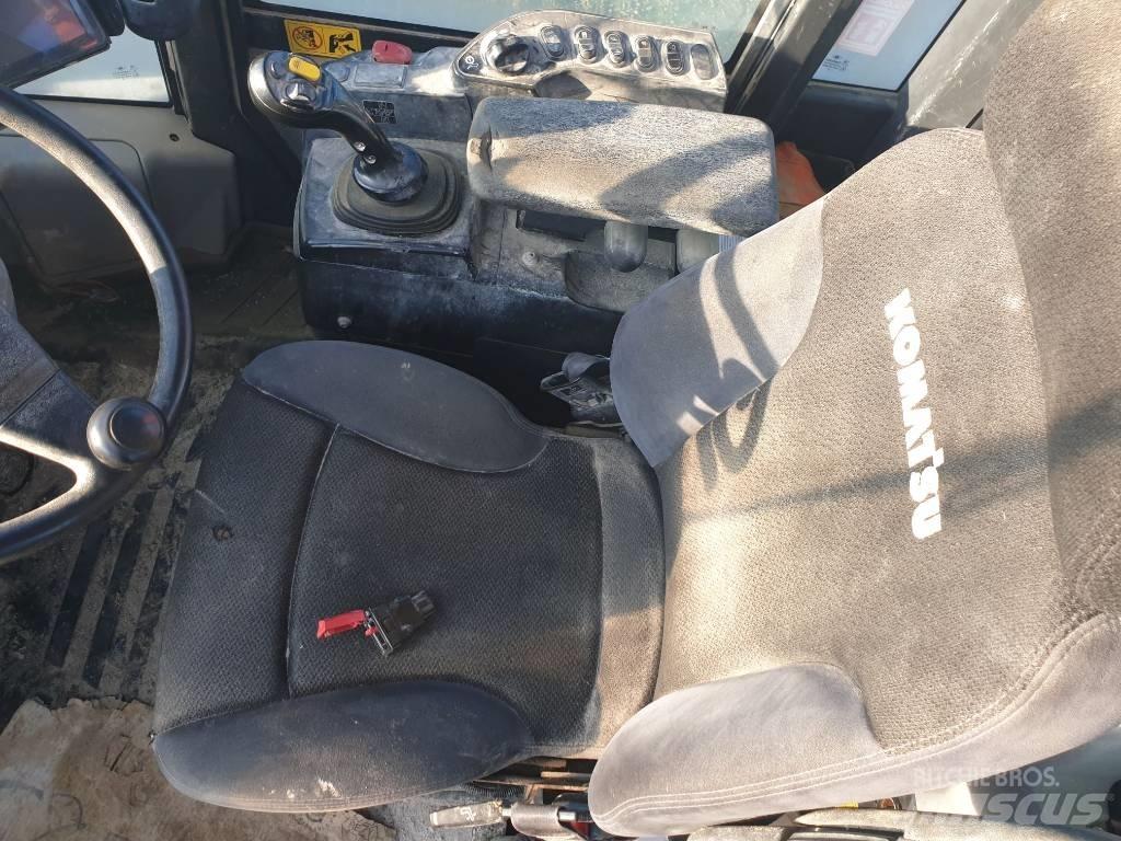 Komatsu WA320-8 Kolesni nakladalci
