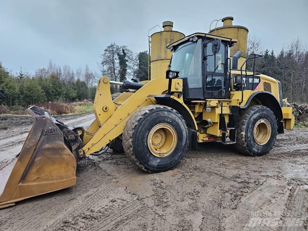 CAT 950M Kolesni nakladalci
