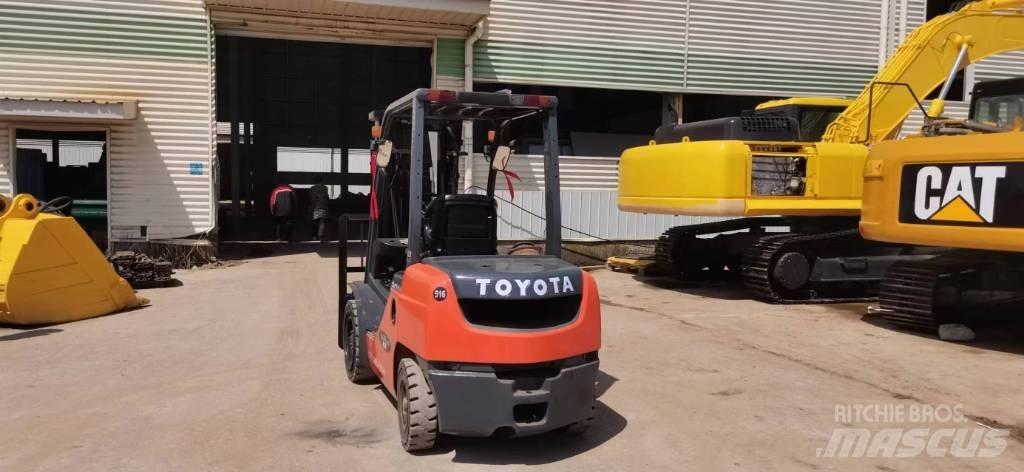 Toyota 8 FDN 30 Dizelski viličarji