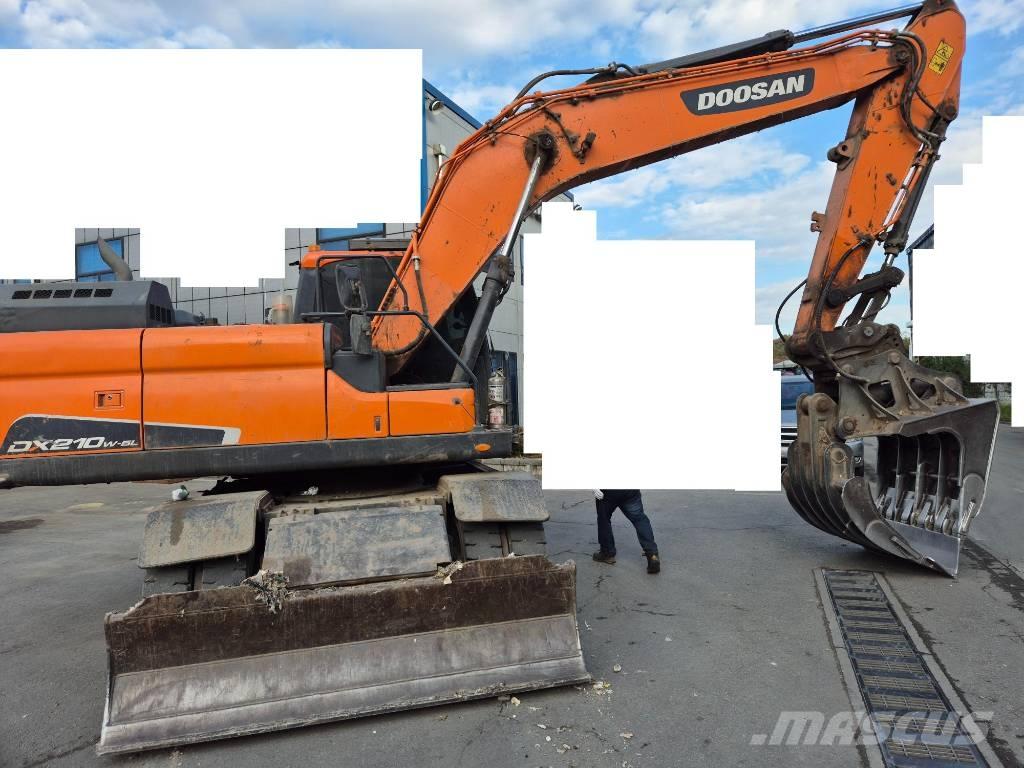 Doosan DX 210 W Bagri na kolesih