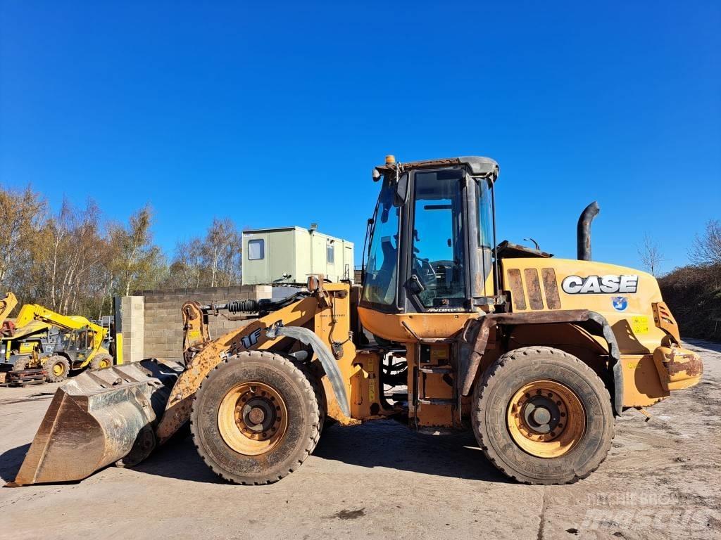 CASE 521 F XR Kolesni nakladalci