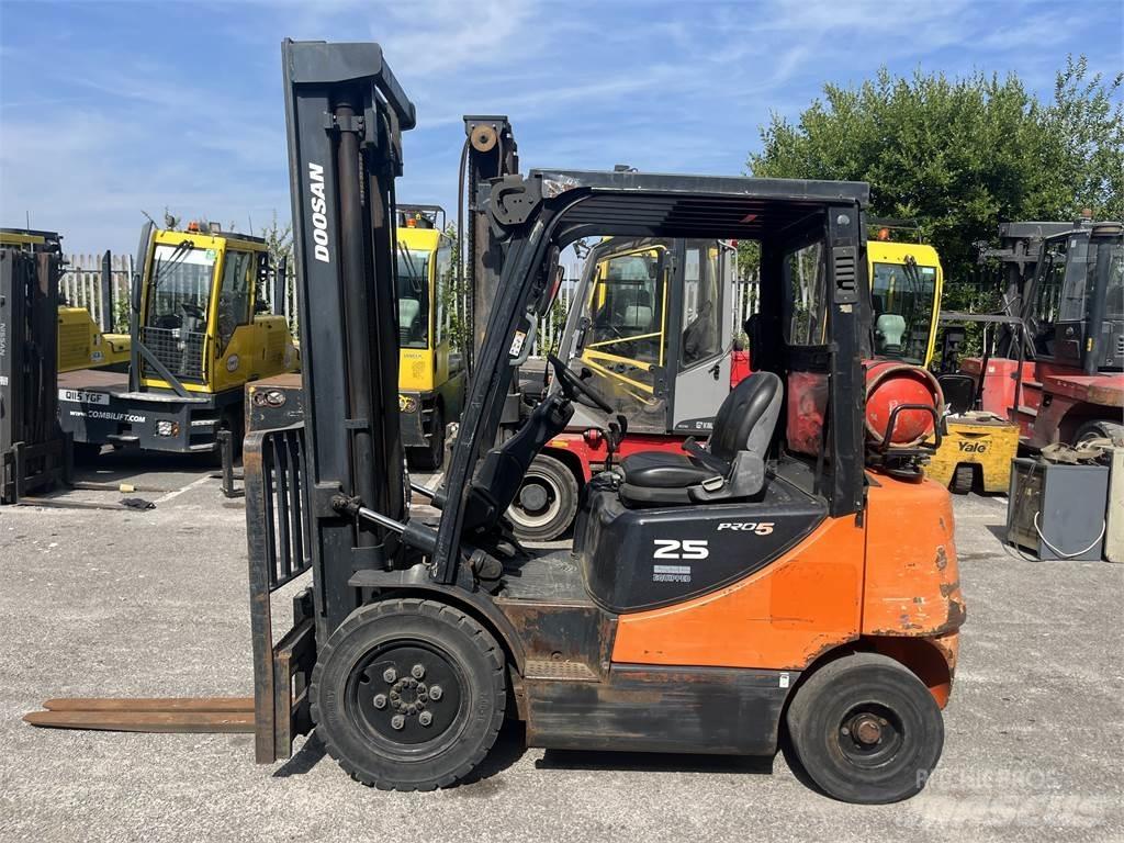 Doosan G25E-5 Plinski viličarji