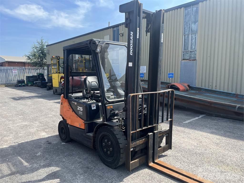 Doosan G25E-5 Plinski viličarji