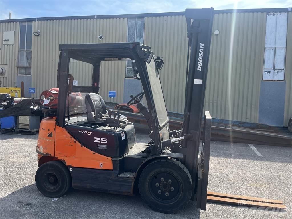 Doosan G25E-5 Plinski viličarji