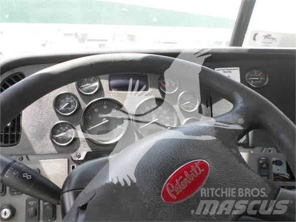 Peterbilt 384 Drugo