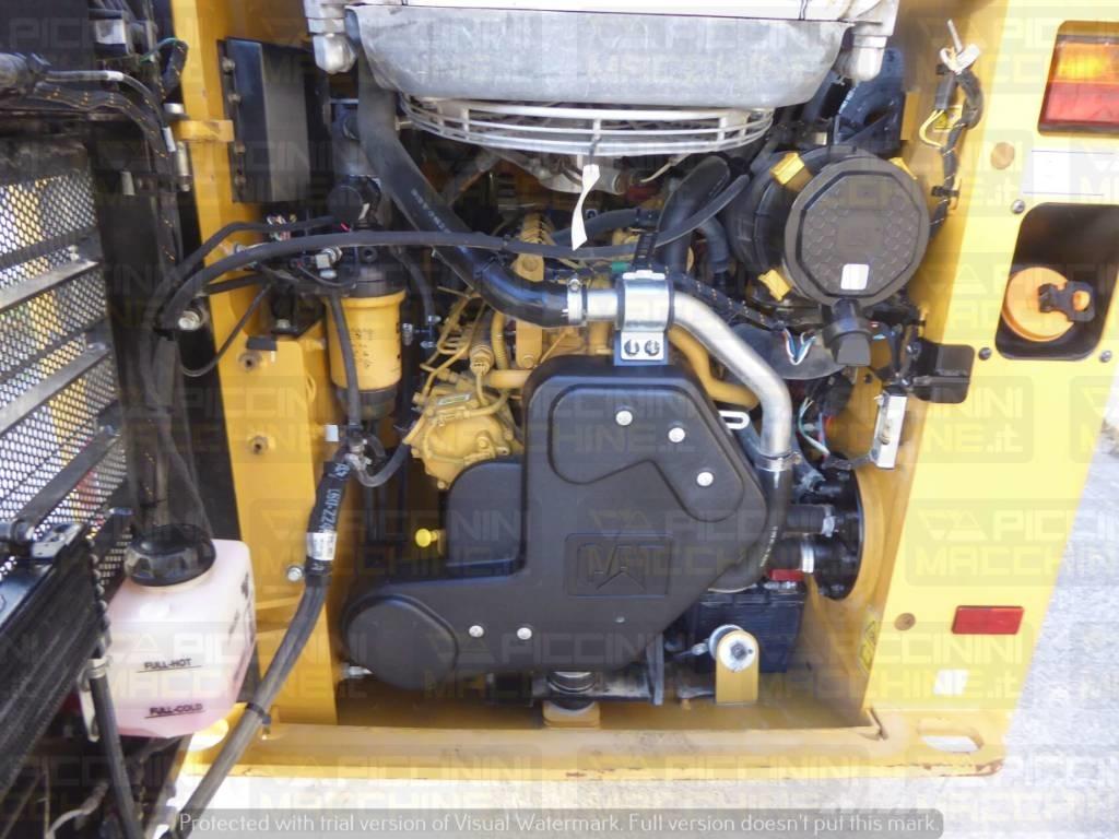 CAT 226D3 Skid steer mini nakladalci