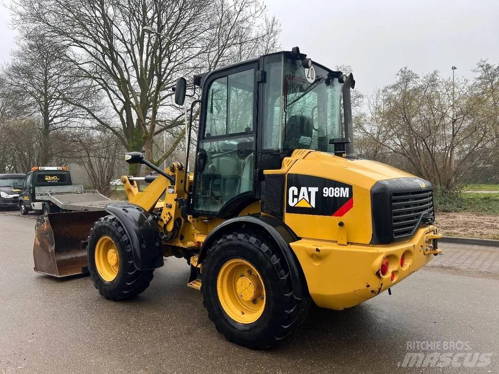 CAT 908M Kolesni nakladalci