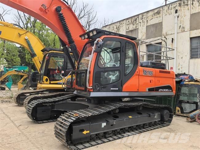 Doosan DX 300 LC Bagri goseničarji